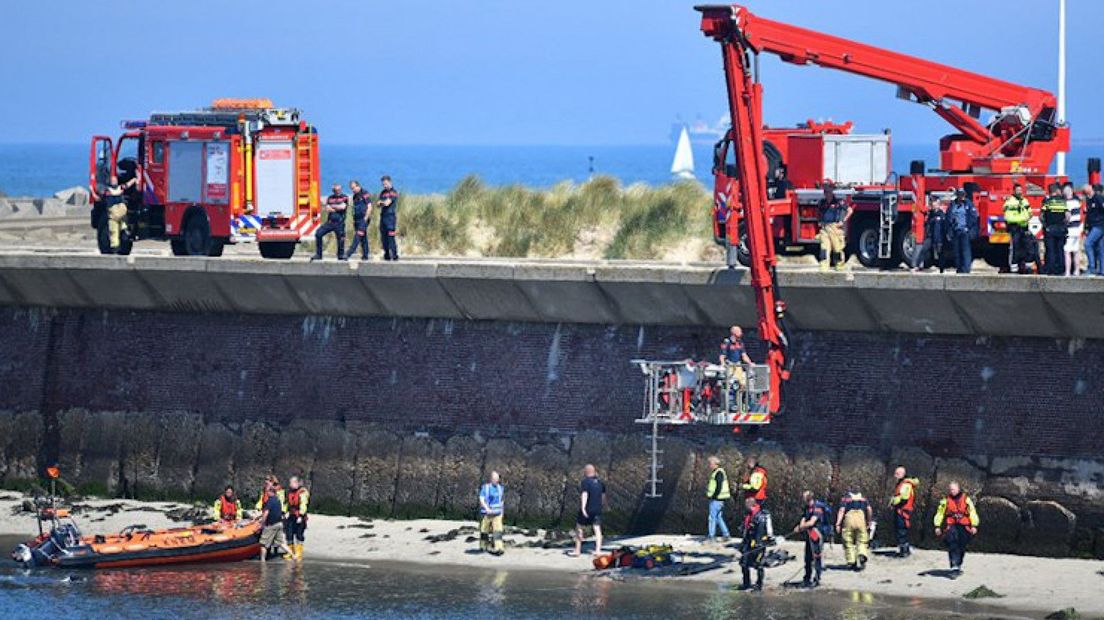 Zoektocht bij Noordelijk Havenhoofd op Scheveningen