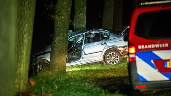 Emmenaar ernstig gewond bij ongeluk in Dalerveen. Emmenaar ernstig gewond bij ongeluk in Dalerveen.