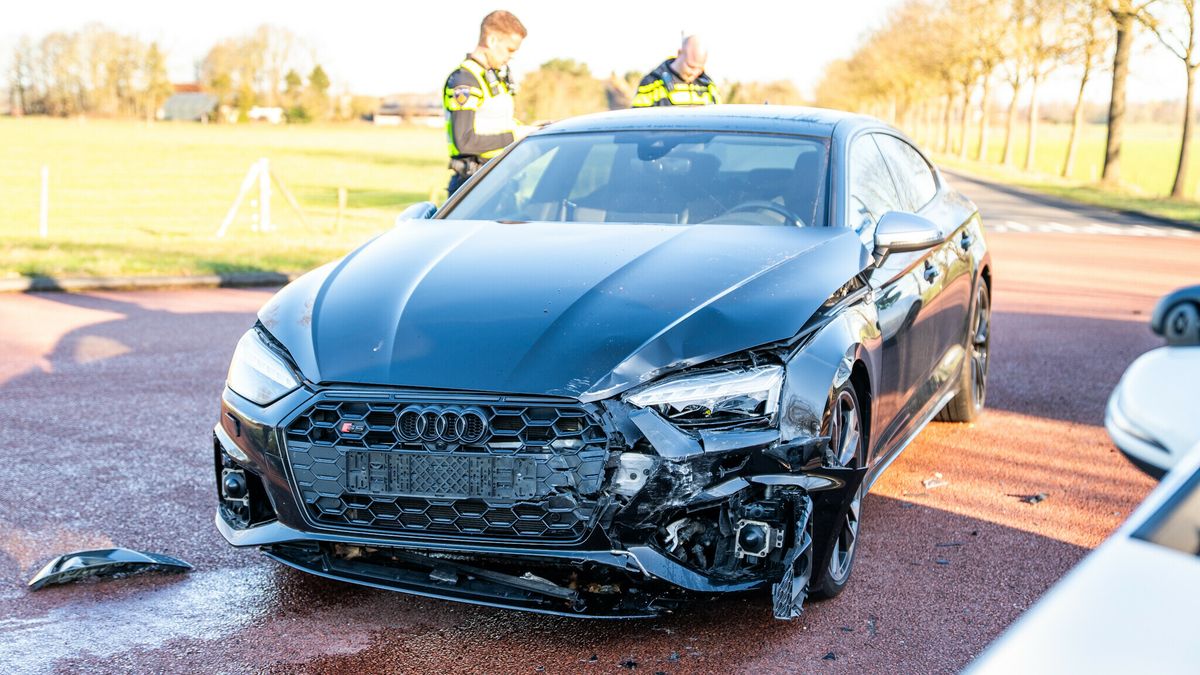 Auto's gebotst bij Ureterp | Minder treinen tussen Leeuwarden en Zwolle