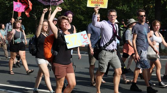 Opnieuw klimaatdemonstratie op A12: ‘210 mensen opgepakt’ Opnieuw klimaatdemonstratie op A12: ‘210 mensen opgepakt’