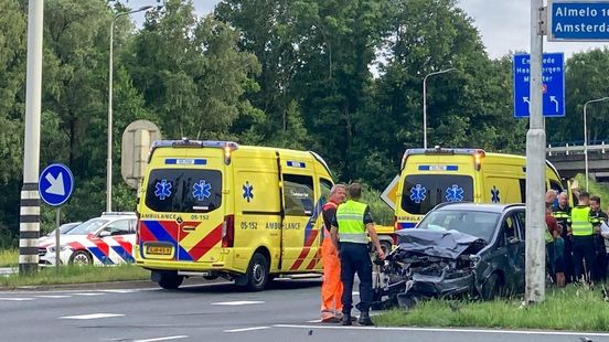 Gewonde bij botsing in Hengelo en bij brand in Zwolle. Gewonde bij botsing in Hengelo en bij brand in Zwolle.