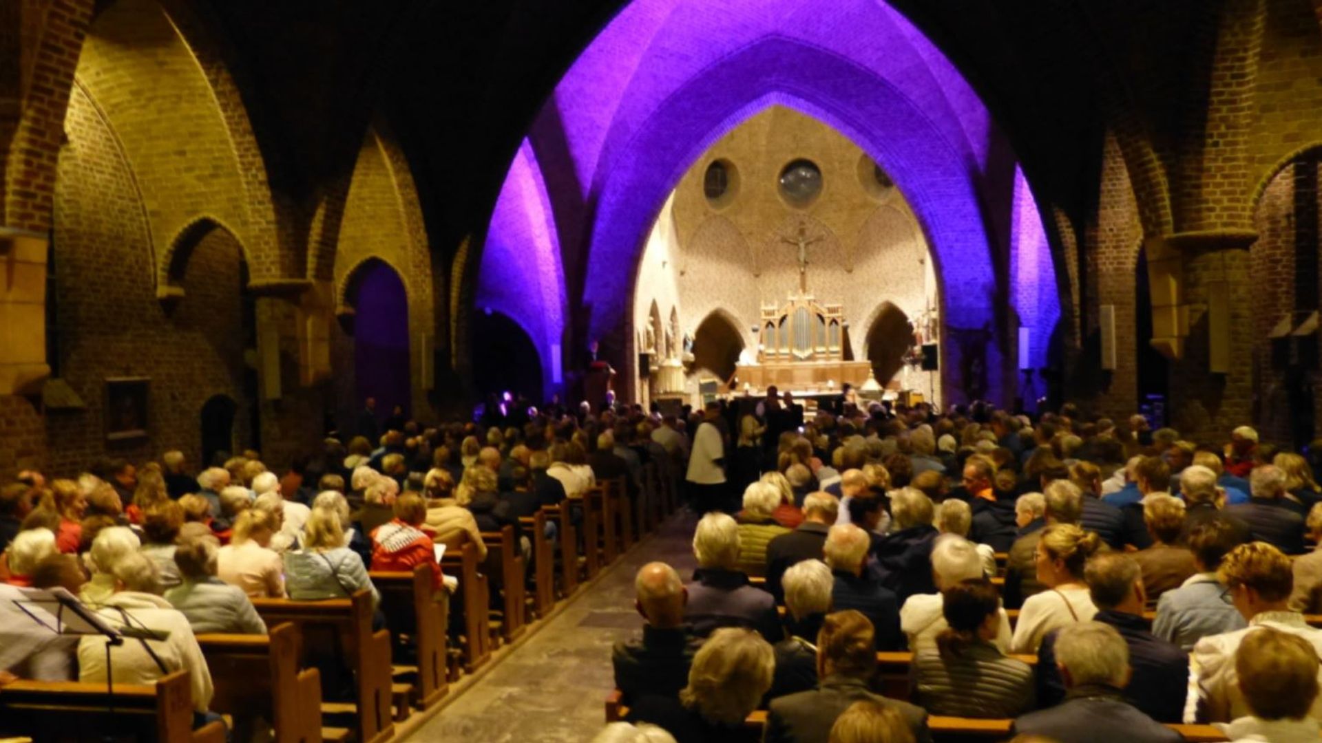 Verhaal Van Legendarische Pastoor Osse Levert Toneelvereniging In ...