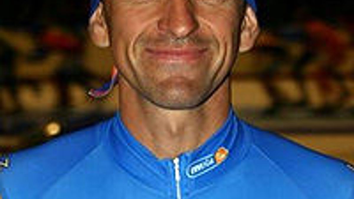Gerrit de Zwaan wint marathon op natuurijs in Bovensmilde