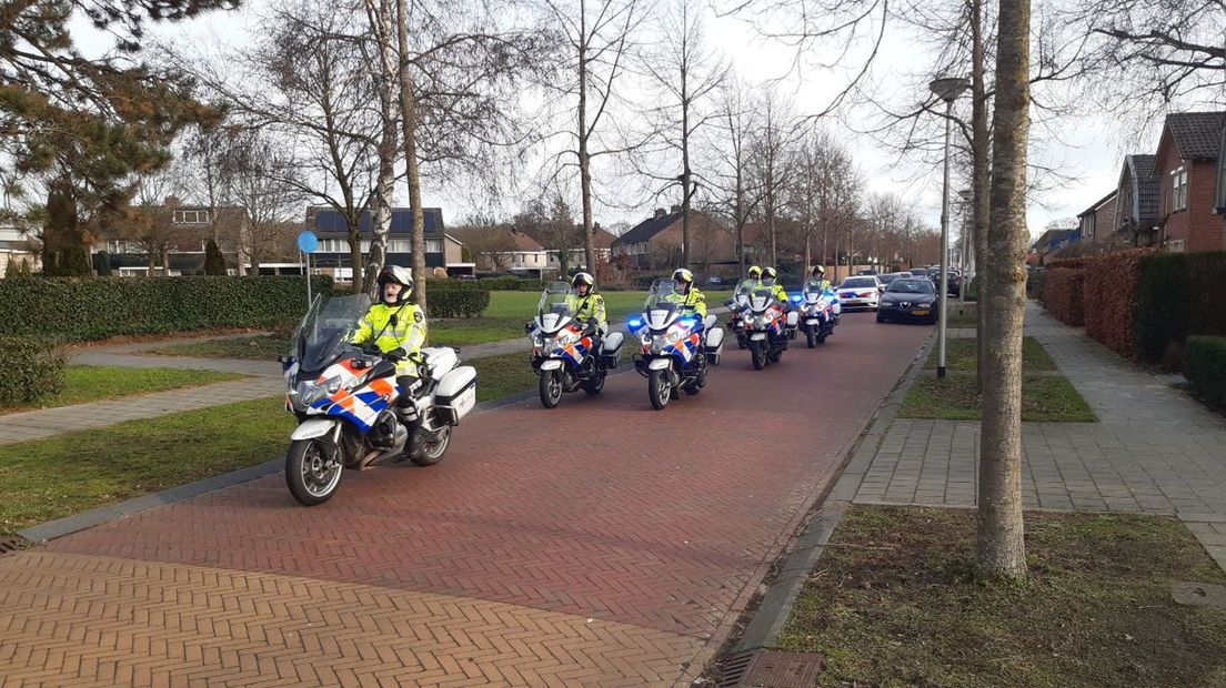 Agenten steken doodzieke collega hart onder de riem