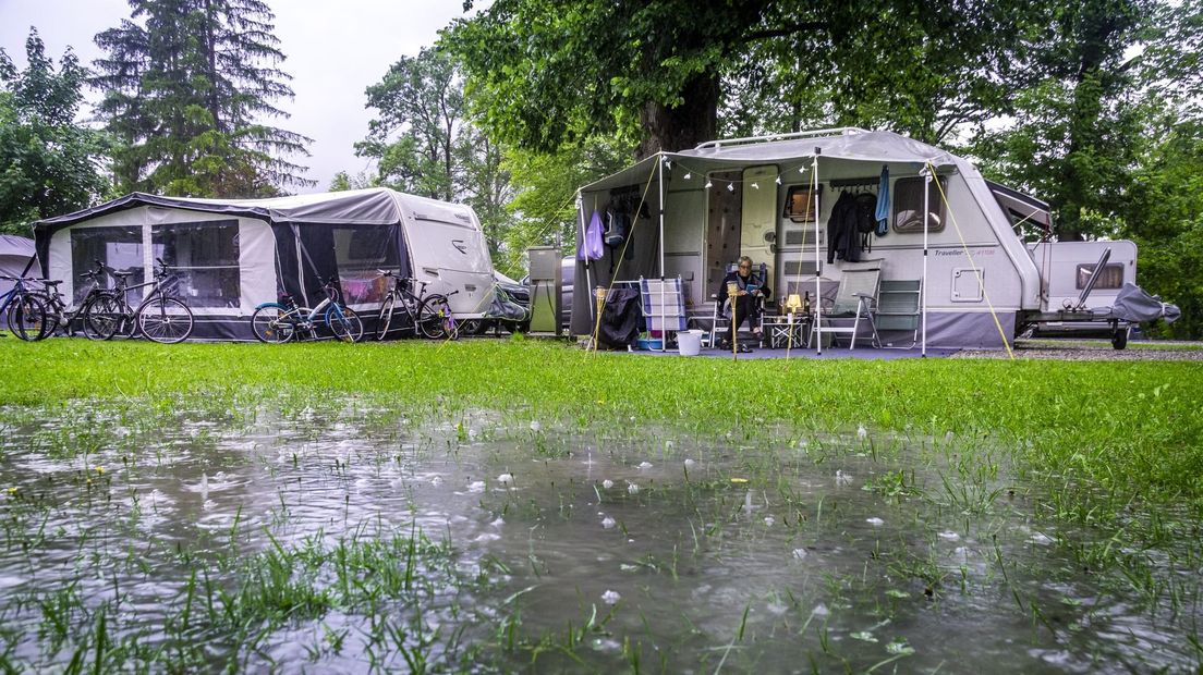 Kampeerders hebben geen zonovergoten vakantie.