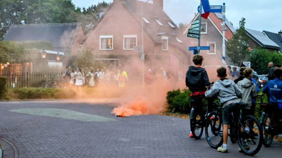 Onrust bij debat over asielopvang: vuurwerk gegooid en politiehelikopter ingezet