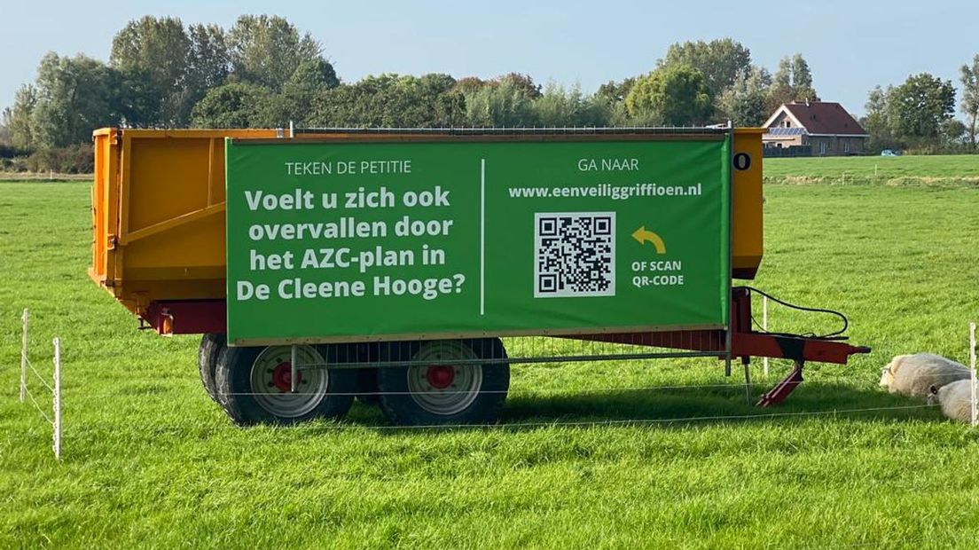 Protestbord in De Cleene Hooge tegen komst azc