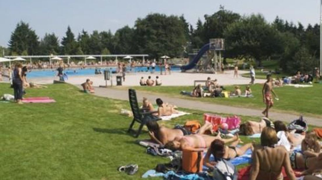 Zwembad Klarenbeek langer open