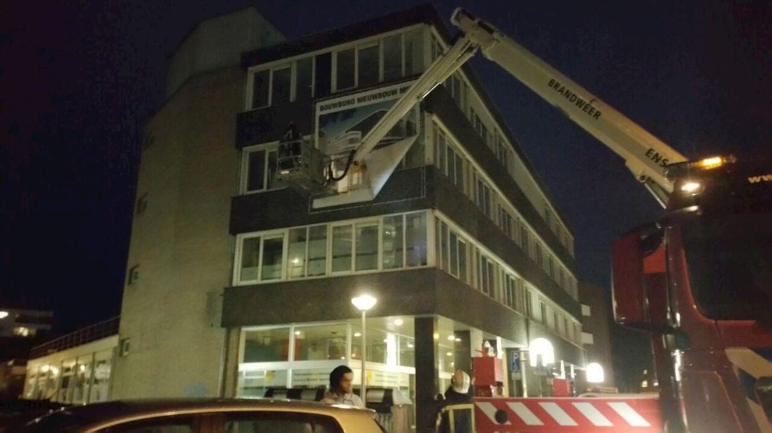 Duiven vliegen weg nadat doek is weggeklapt