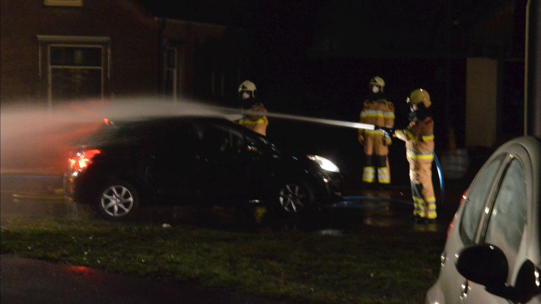 Er is weinig meer over van de afgebrande garage in Steenwijkerwold