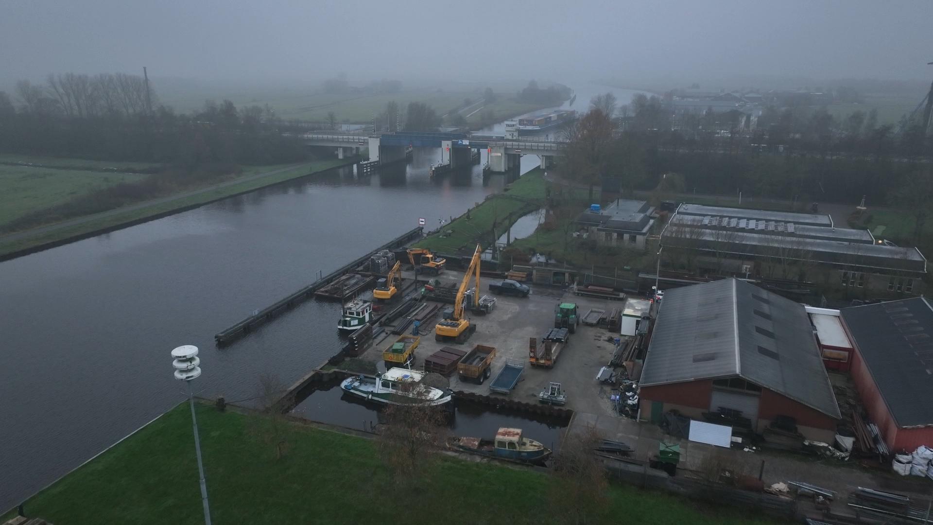 Tientallen kilometers omrijden: loonbedrijf Uitwellingerga heeft last van werk aan brug