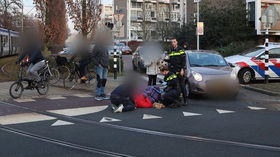 Fietser naar ziekenhuis • ongeluk snelweg. Fietser naar ziekenhuis • ongeluk snelweg.