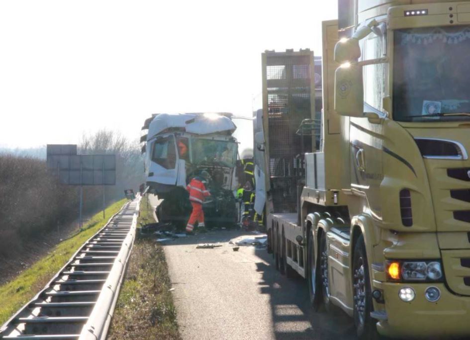 A15 Na Zes Uur Weer Vrij Na Ongeluk Met Vrachtwagens - Omroep Gelderland