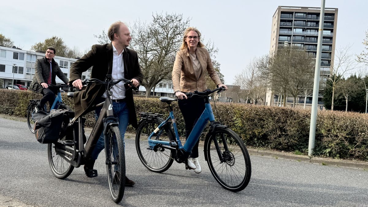 Nieuwe minister Volkshuisvesting bekijkt huizen in Heerlen-Noord