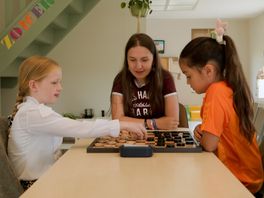Drentse damtalenten Benthe en Galadriël (9) samen naar EK in Estland