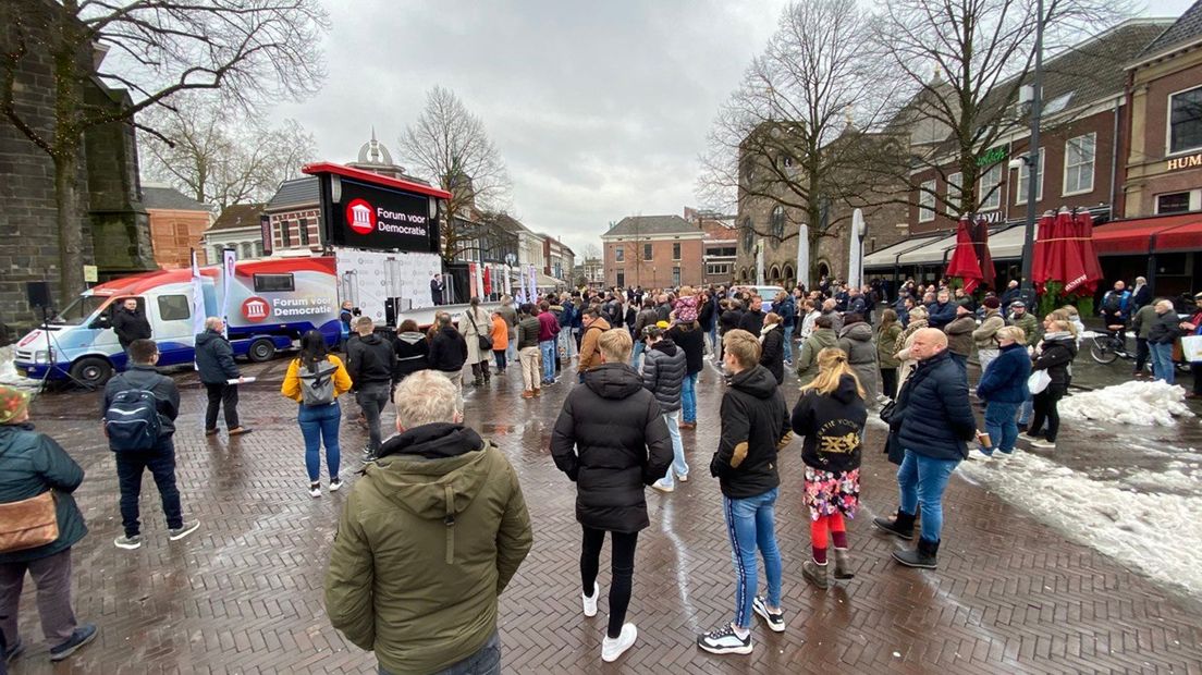 Zo'n 450 mensen bij Forum voor Democratie-campagne in Enschede