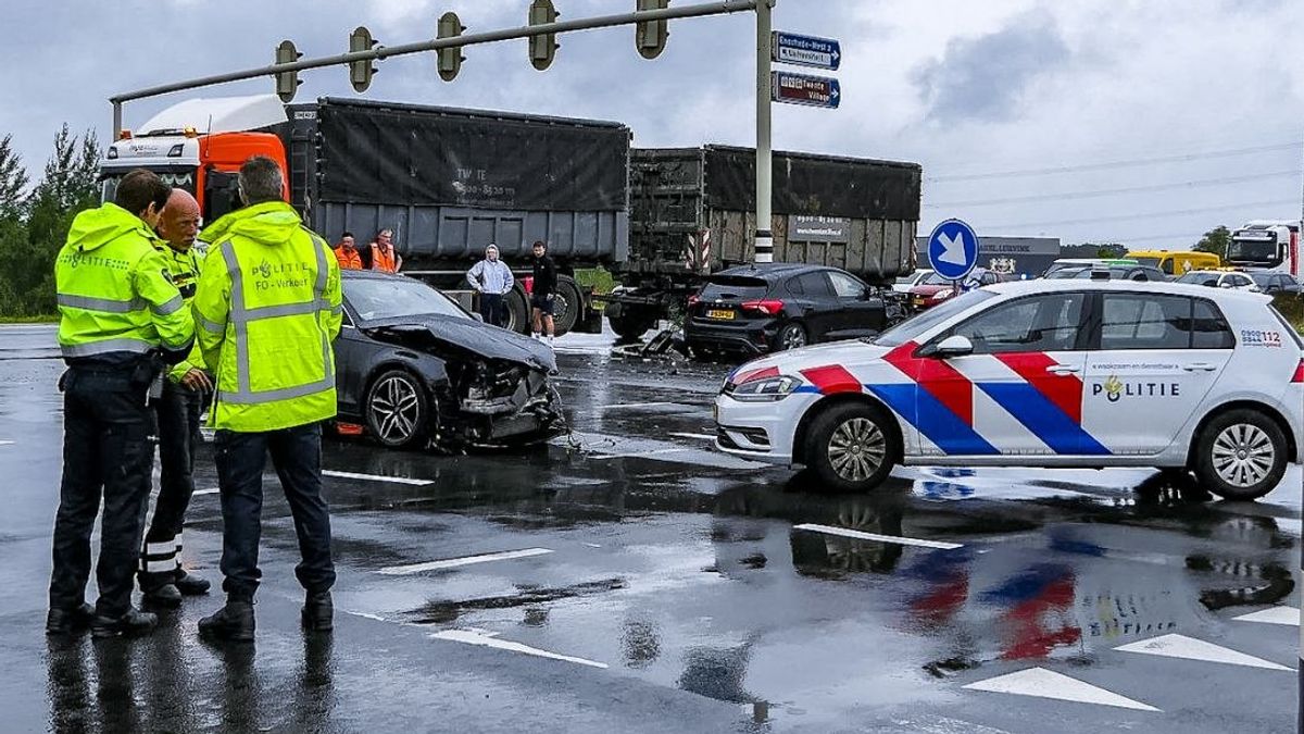 Veel verkeersoverlast na zware aanrijding op viaduct A35 en N18 bij Enschede