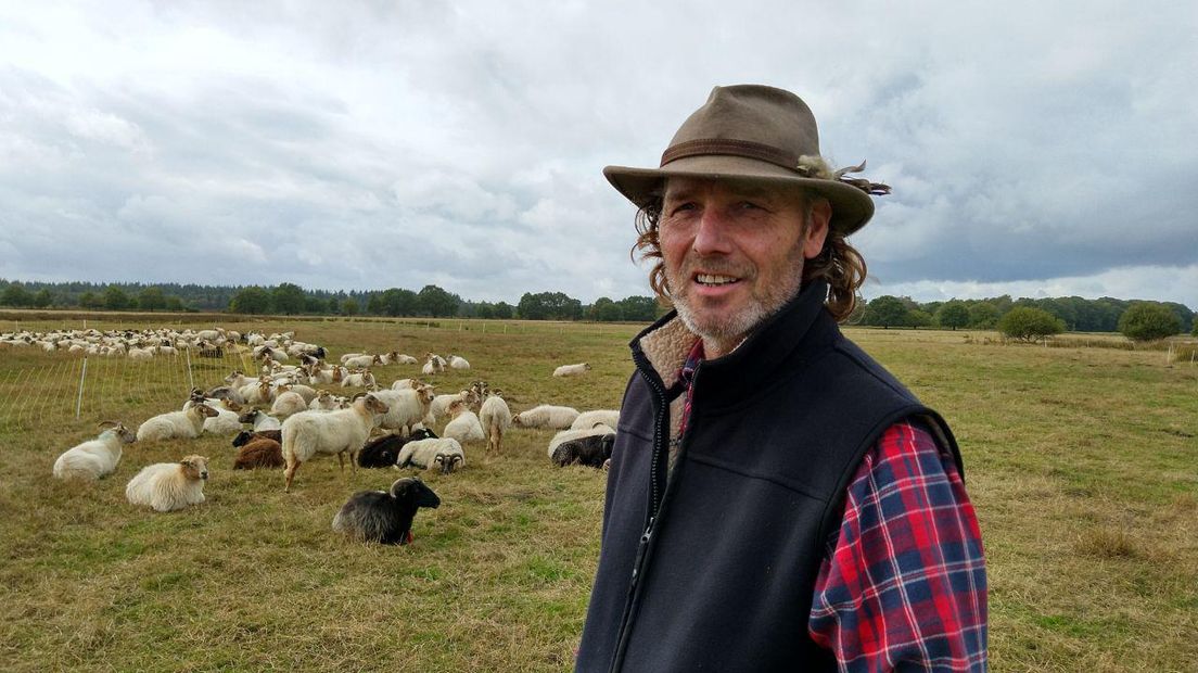 Arend Huisman heeft zich teruggetrokken als herder van de schaapskudde van Exloo (Rechten: RTV Drenthe/Erwin Kikkers)