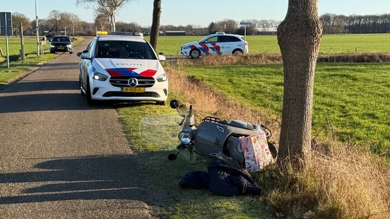 Scooterrijder in Haarle aangereden door automobilist. Scooterrijder in Haarle aangereden door automobilist.