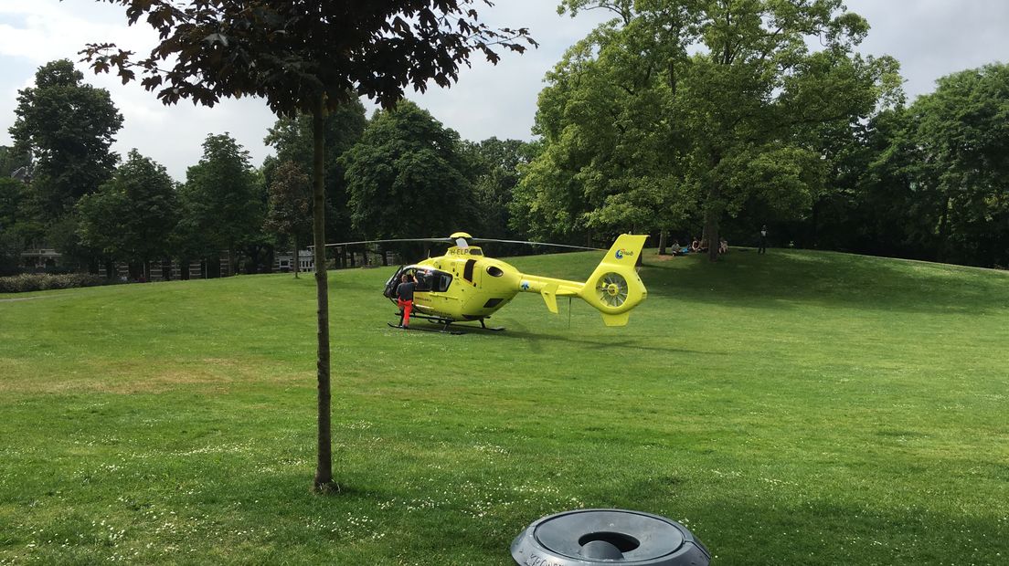De traumahelikopter landde in het Kronenburgerpark