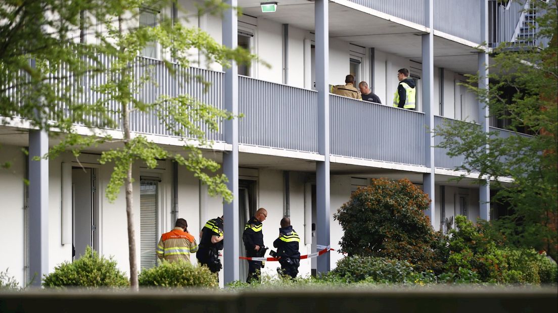 Woningbrand in Zwolle: forensisch arts doet onderzoek