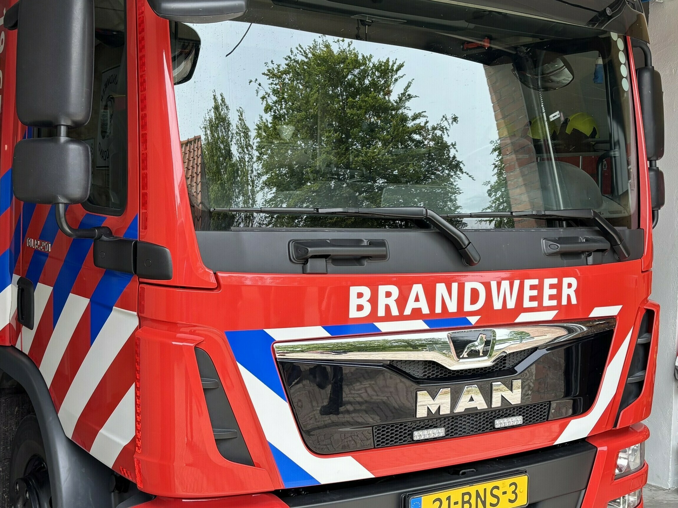 Brand bij schuurtje Sint-Philipsland 'zo goed als uit', N257 weer open