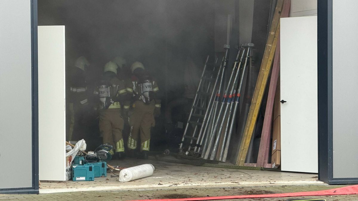 Veel rook bij brand in houtverwerkingsbedrijf in Burgum