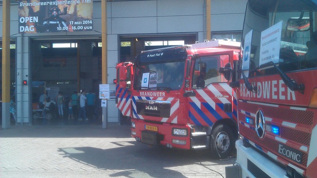 Zelf een brandje blussen, een auto openknippen of mee naar een hoogte van ruim 33 meter in een hoogwerker.