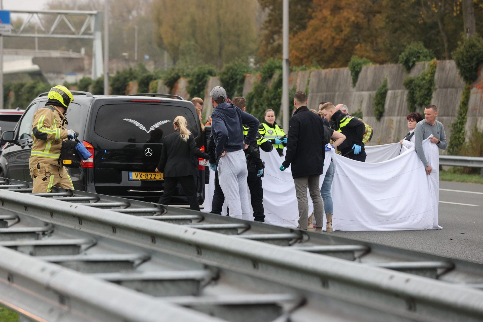 Haagse Vrouw (57) Overleden Na Ernstig Ongeval Op A12, Weg In Beide ...