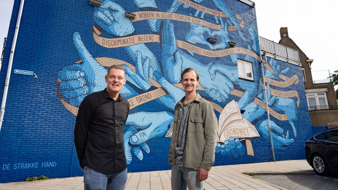 Giel Heeringa en Marc Hanna voor de muurschildering.