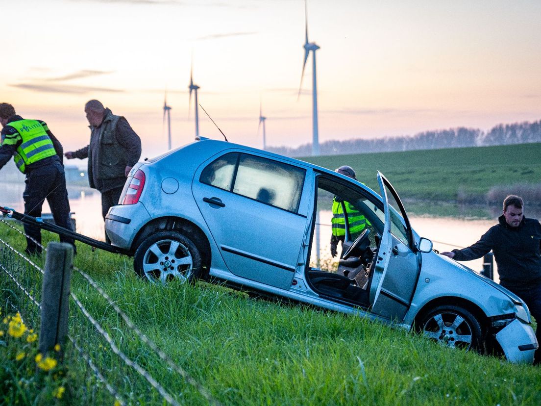 De inzittenden van de auto zijn gevlucht