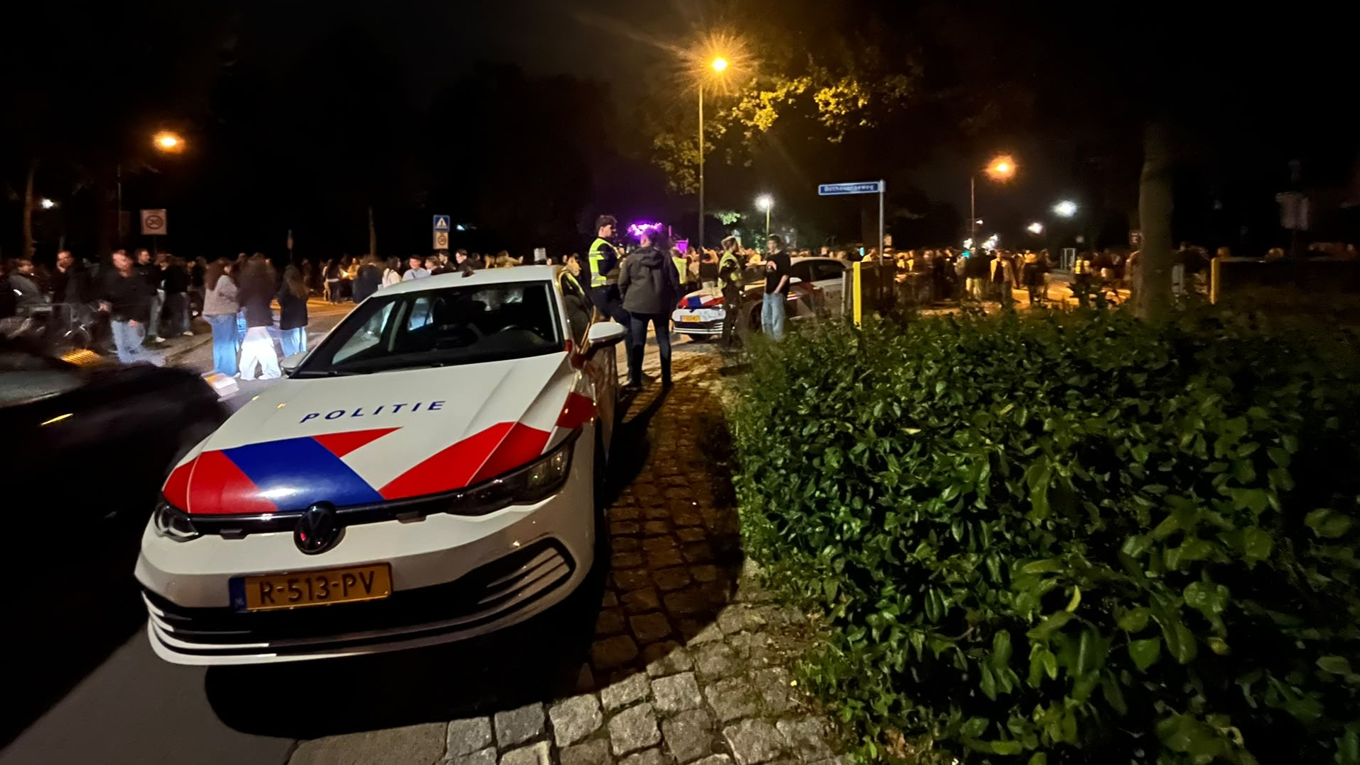 Kunstmarkt De Bilt ontruimd vanwege rellende jongeren: 'Hooligangedrag'