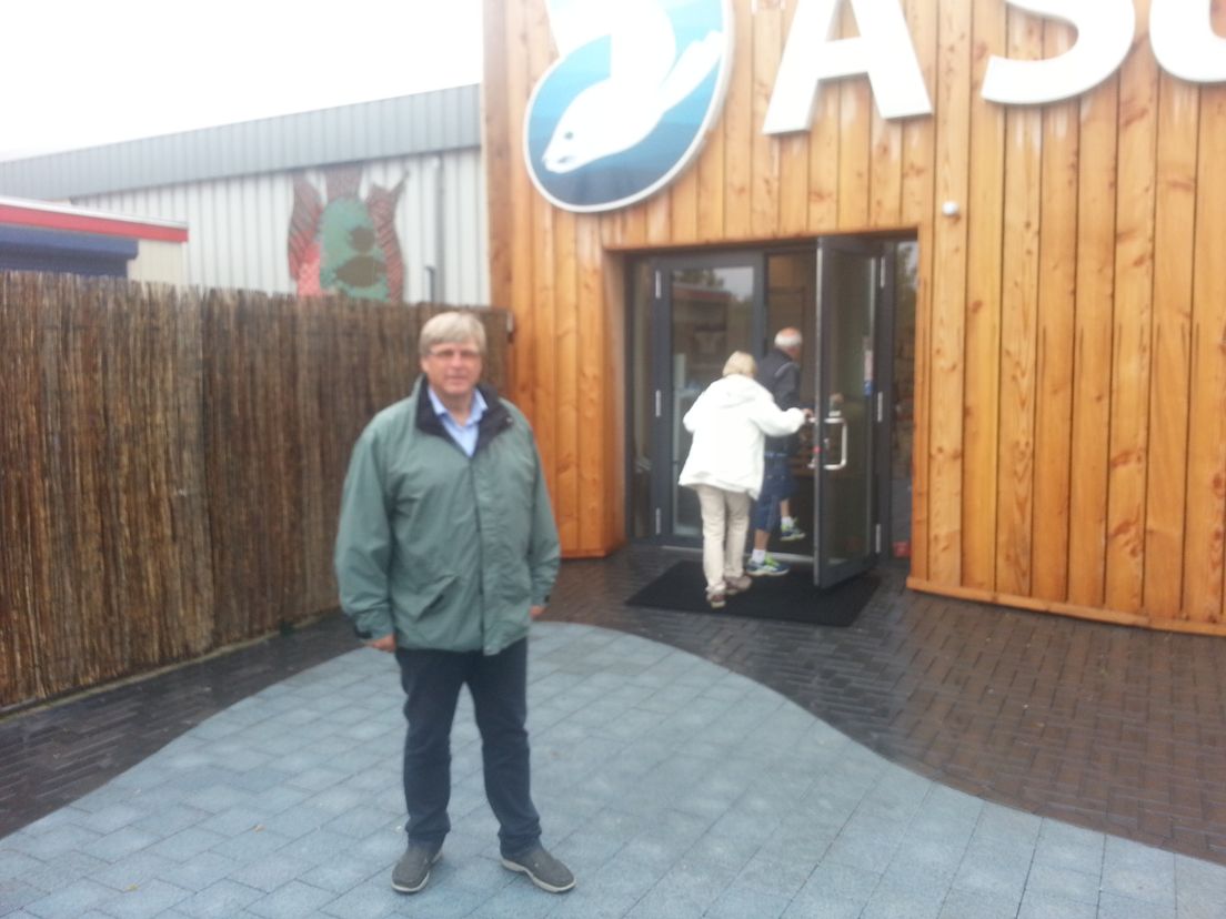 Stichting Aseal vz. Rene Wissekerke voor zijn 17 decembver j.l geopende zeehondenopvang