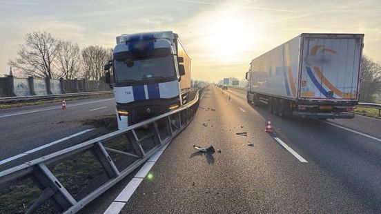 Megafile A50: vrachtwagenongeluk legt urenlang verkeer plat in beide richtingen