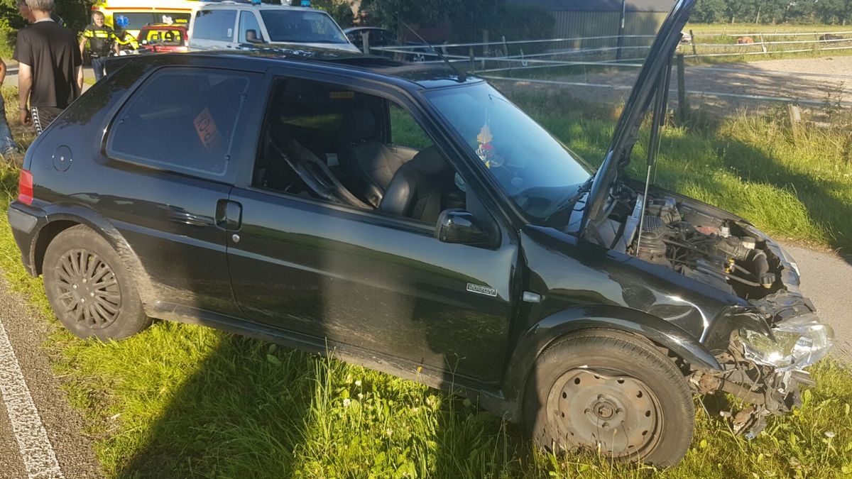 Man uit Bovensmilde botst op paaltje in Amen