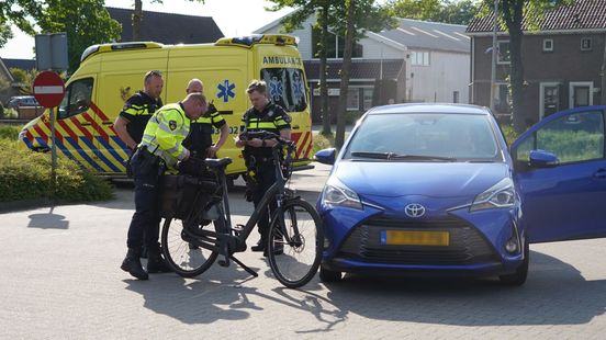 Botsing tussen auto en fietser in Smilde. Botsing tussen auto en fietser in Smilde.