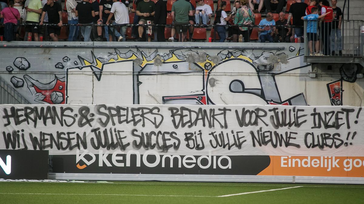 MVV-spandoek ludiek of belachelijk? 'Ze hadden het moeten wegpakken'