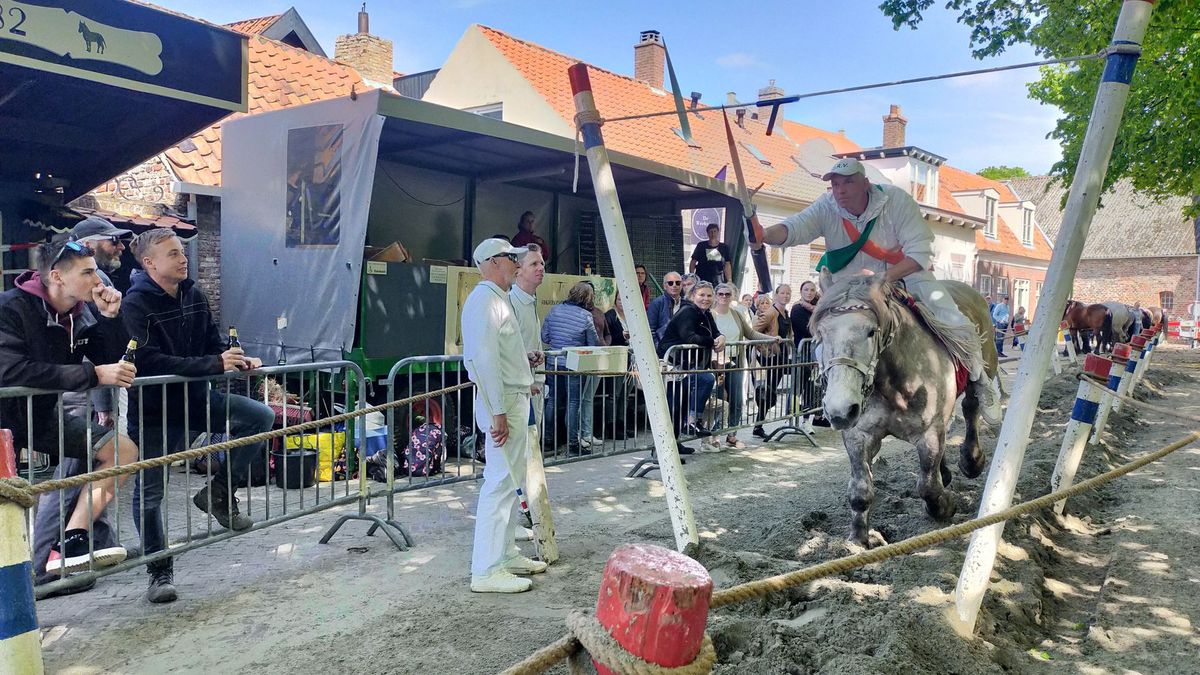 Het ringrijseizoen is begonnen, dertien teams streden om de kampioenschapstitel in Biggekerke