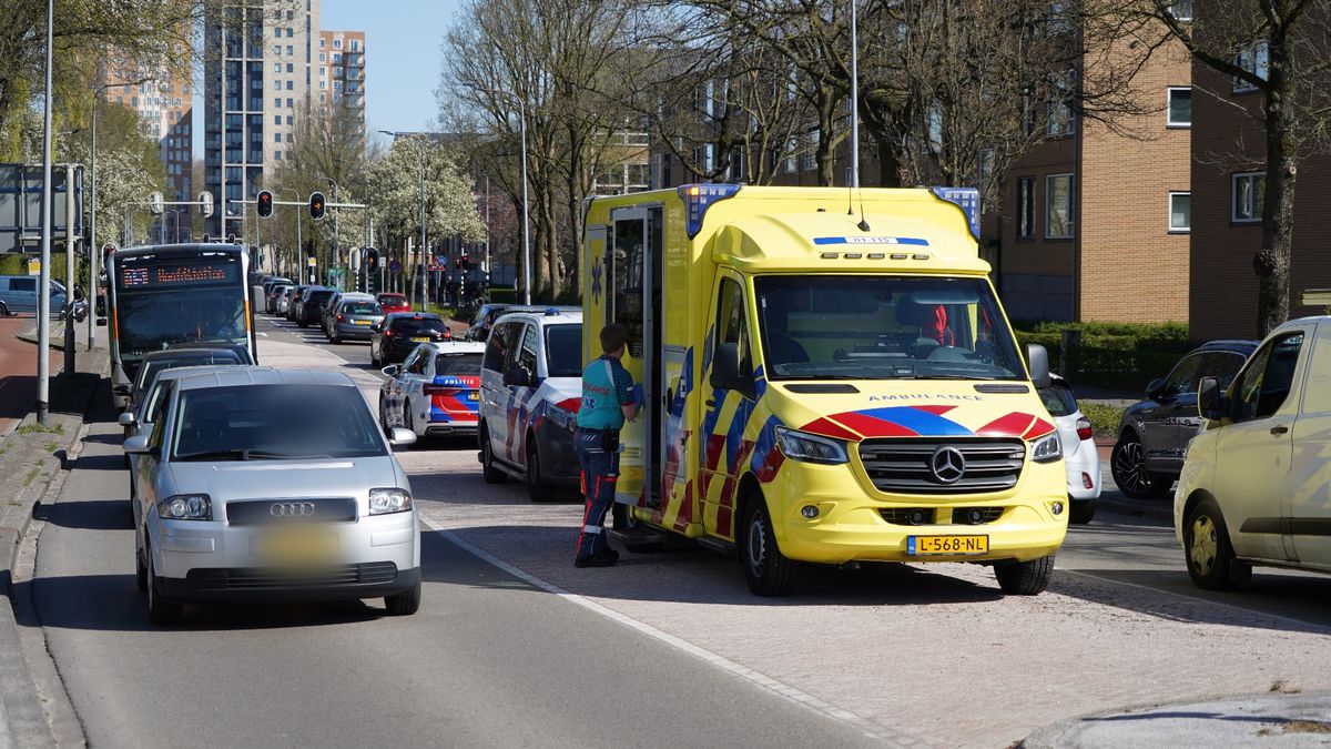 112-nieuws: Motorrijders gewond in weiland Vriescheloo • Persoon aangehouden in Nieuwe Ebbingestraat