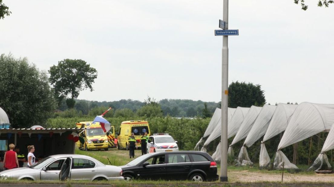 Een jongen van 13 is zaterdagmiddag in Tiel om het leven gekomen bij een ongeluk met een quad.