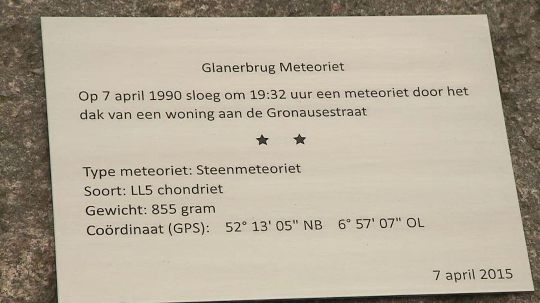 De plaquette die herinnert aan de Glanerbrugger meteoriet