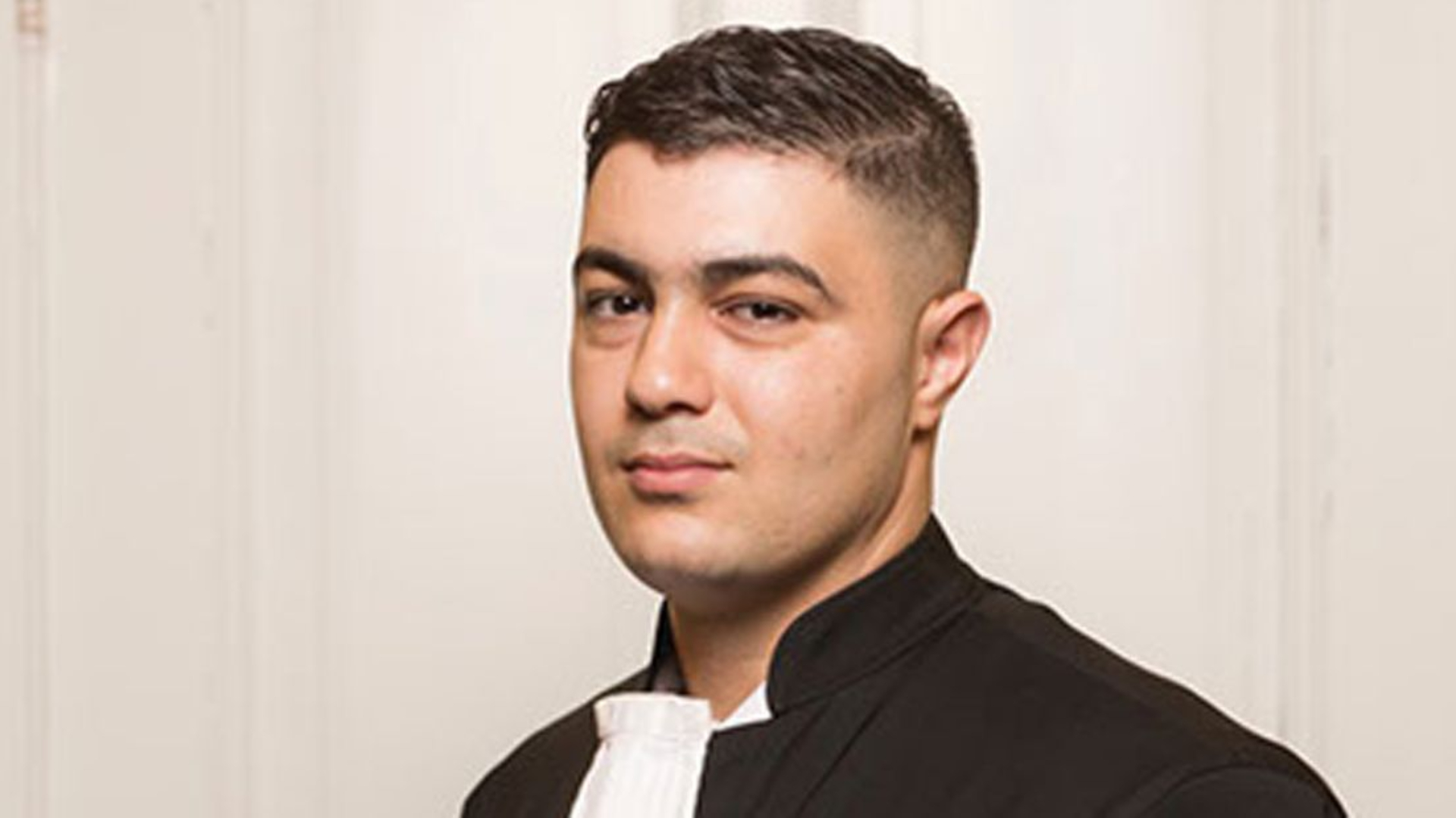 Advocaat Yassine Bouchikhi staat Nadir A. bij.