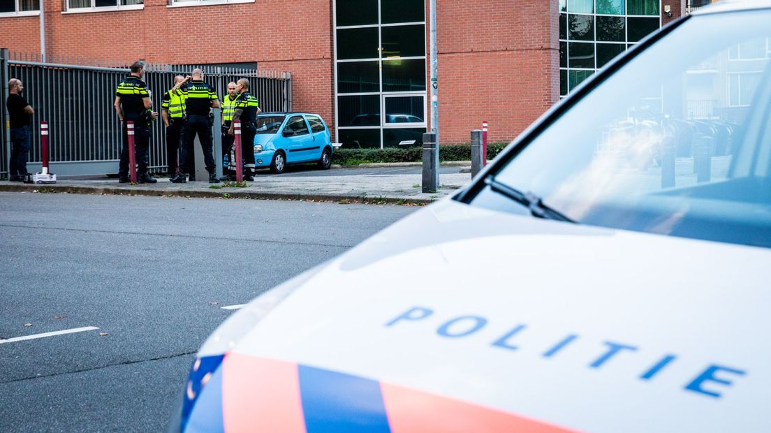 Politie paraat bij de Briljantlaan.