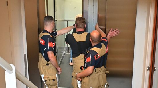 Lift voor de zesde keer in korte tijd defect: bewoonster bevrijd