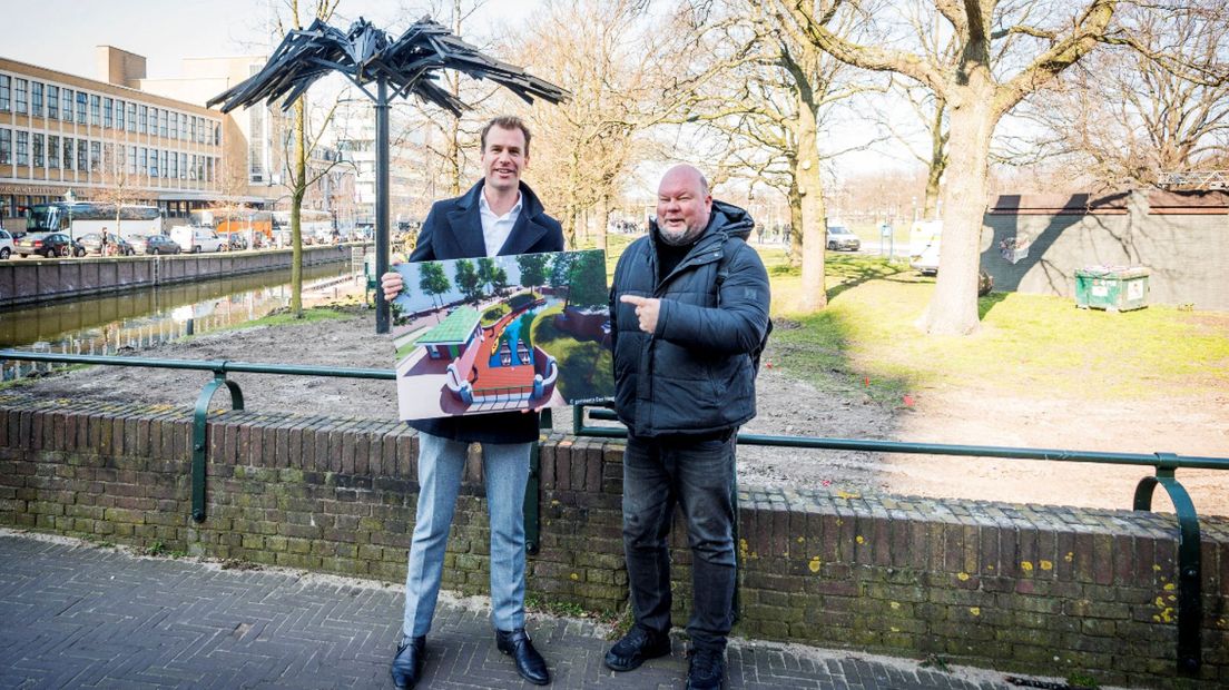 Wethouder Bredemeijer en Chris Schram van de Willemsvaart