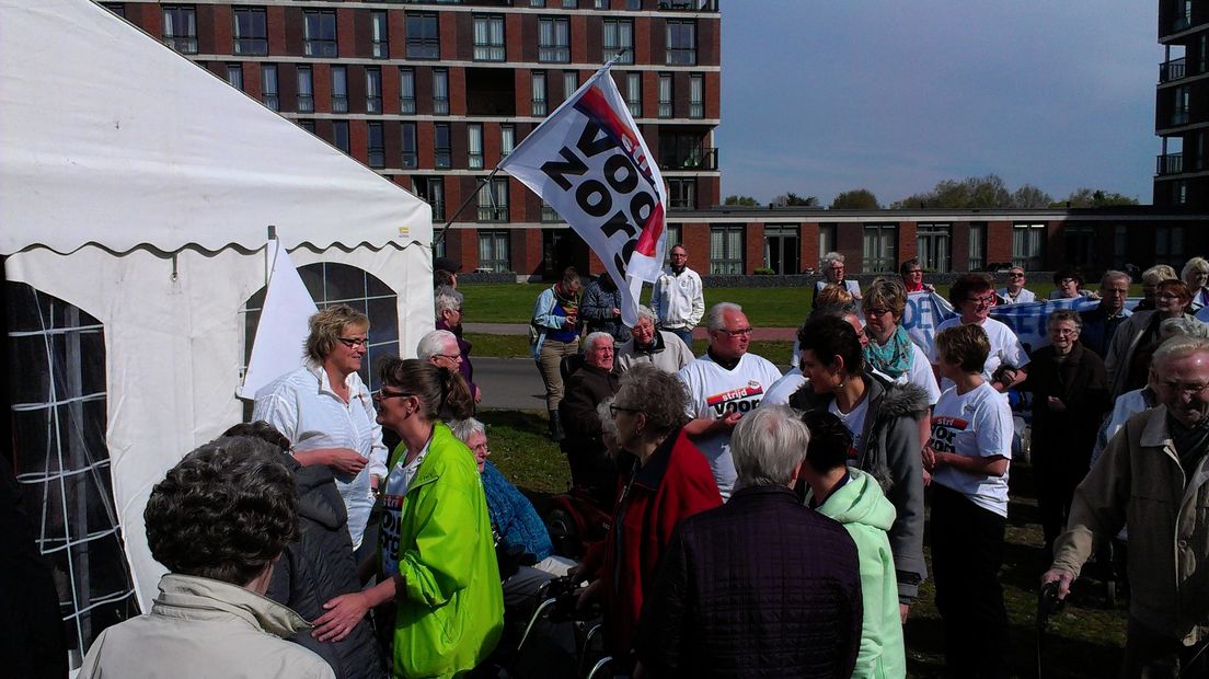 Staking bij verzorginghuis De Schans