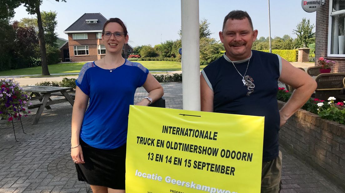 Gwendolynn Peters en Harm Kuiper van het nieuwe truckersevenement in Odoorn.
(Rechten: Steven Stegen / RTV Drenthe)