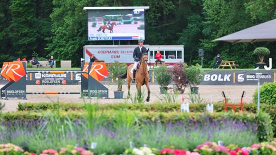 Kijk hier de foto's van Jumping Schröder Twente terug Home