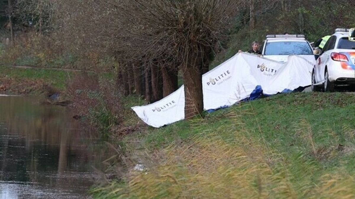Persoon te water in Drachten | Auto botst tegen pijlwagen bij Ureterp
