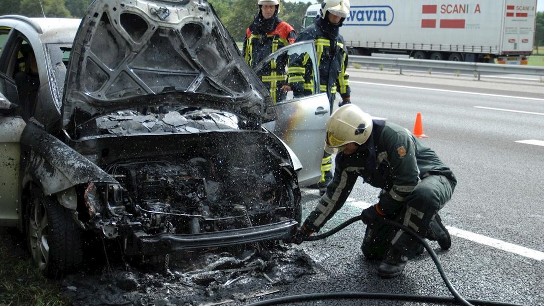 Auto uitgebrand op A35